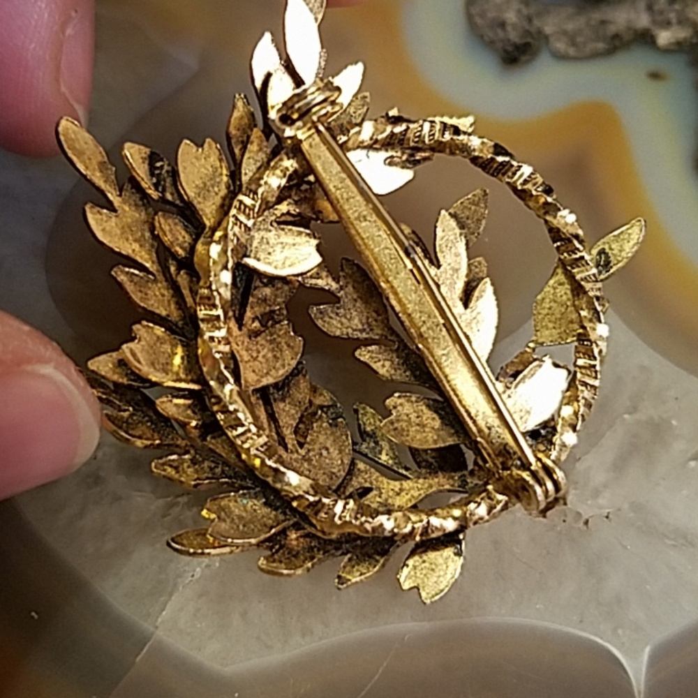 Do not share—Swirl leaves & pearl brooch GUC - Picture 5 of 8